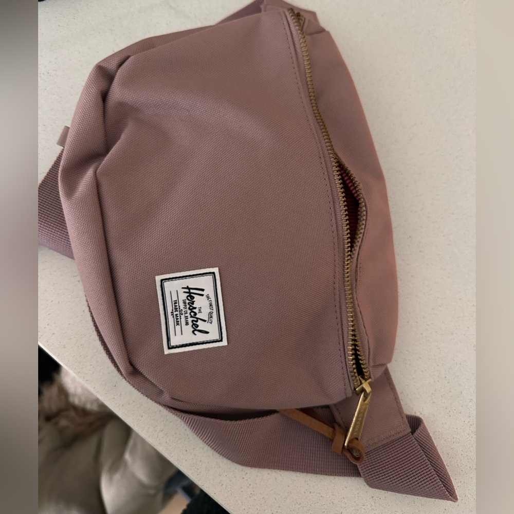 BNWOT Herschel sling bag